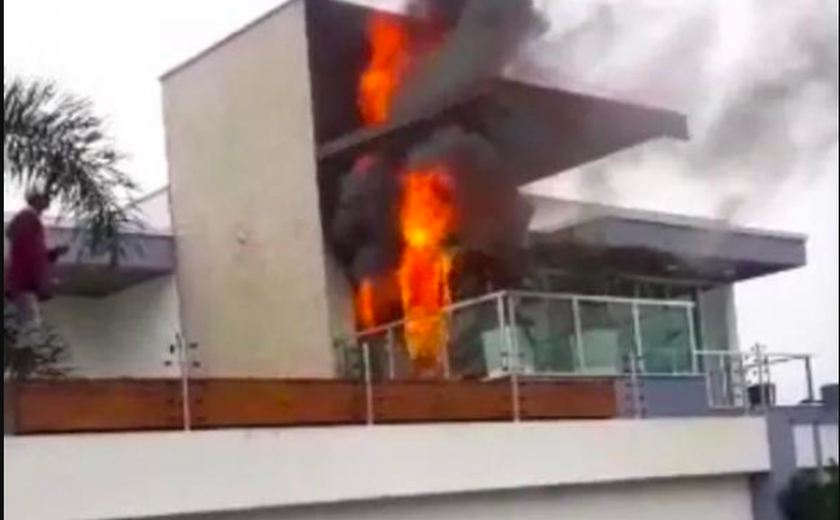 Pane elétrica em hidromassagem provoca incêndio em residência