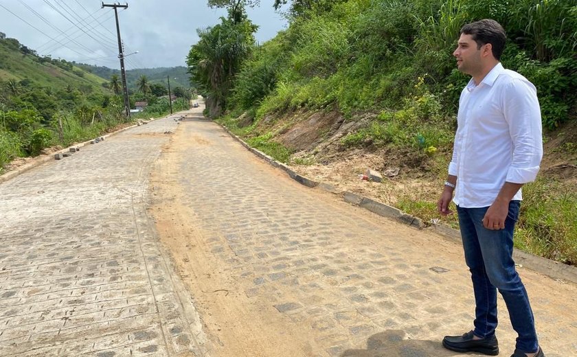 Diversas ruas são beneficiadas com calçamento em Santana do Mundaú