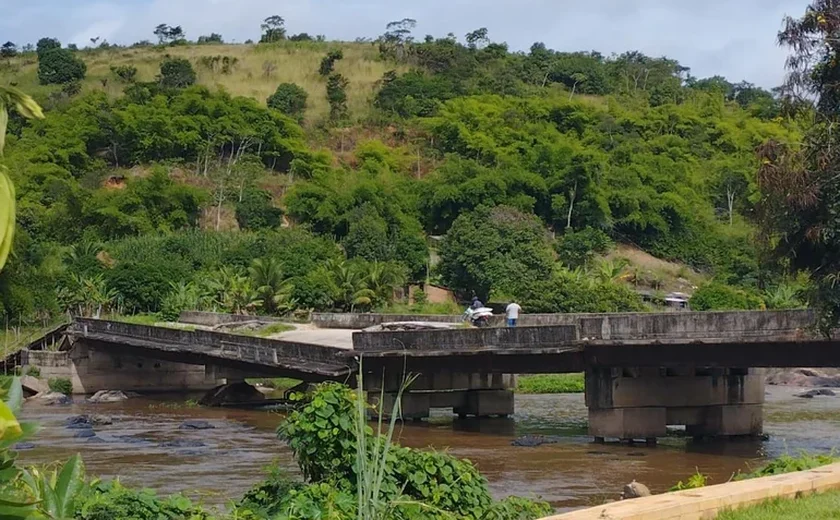Branquinha assina ordem de serviço para reconstrução da ponte sobre o Rio Mundaú nesta sexta-feira