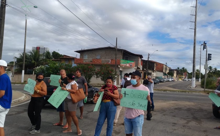 Moradores do São Jorge realizam protesto por melhorias no transporte público