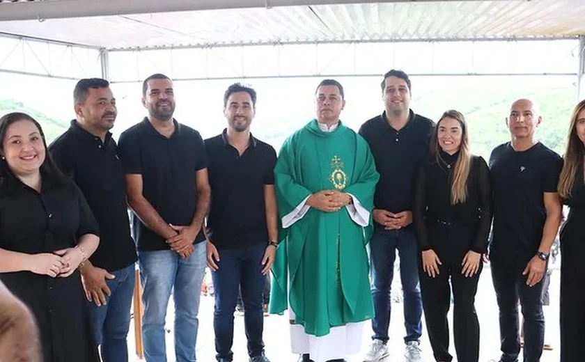 André Castro comparece a celebração em homenagem ao Padre Cícero em Santana do Mundaú