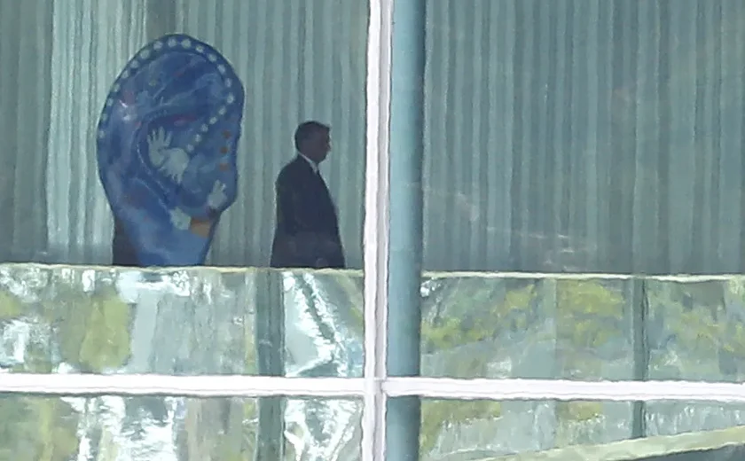 Bolsonaro volta ao Palácio do Planalto depois de 20 dias afastado