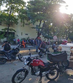 Protesto de trabalhadores por reajuste salarial bloqueia acesso ao Porto de Maceió