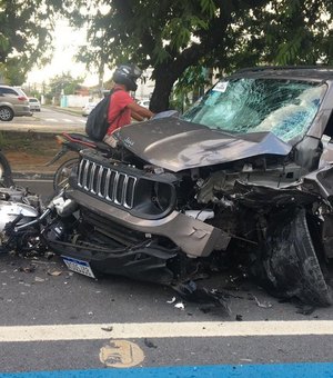 Motorista invade contra mão, deixa um morto e dois gravemente feridos