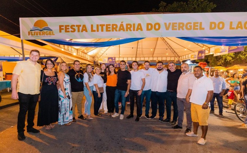 Prefeito JHC prestigia Festa Literária do Vergel do Lago