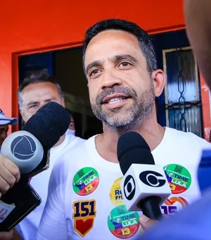 Confiante em vitória no primeiro turno, Paulo Dantas vota em Batalha