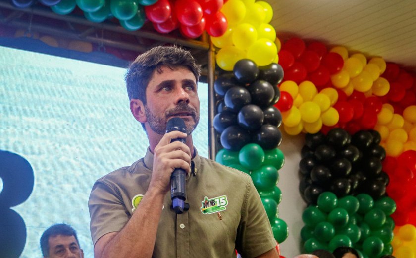 'Faremos política olhando nos olhos das pessoas, como sempre fizemos!', Júnior Menezes em lançamento de sua pré-candidatura