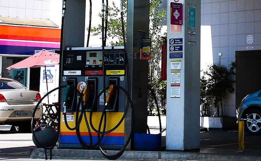 Gasolina sobe 6,09% após reoneração dos combustíveis