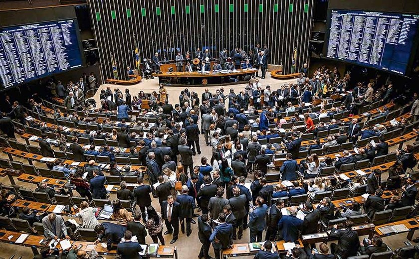 Câmara aprova texto-base da PEC dos Precatórios em segundo turno