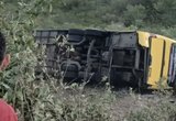 Ônibus com romeiros tomba no Ceará e deixa dois mortos e dezenas de feridos