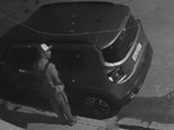 Homem arromba carro em menos de dois minutos na Jatiúca, Maceió