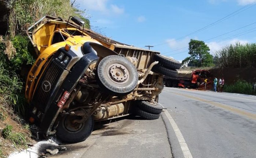 Colisão entre caminhões deixa vítima fatal nas proximidades de São José da Laje