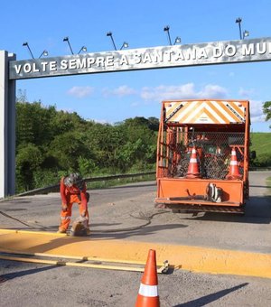 Prefeitura de Santana do Mundaú realiza pintura e sinalização horizontal das ruas