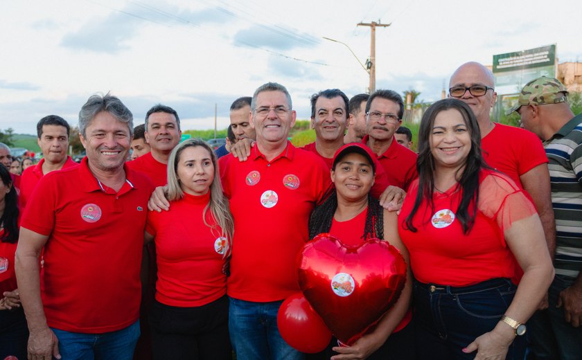 Geo Cruz preenche as ruas de Ibateguara em caminhada junto ao povo