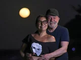 Lula faz pausa na pré-campanha para se casar em São Paulo