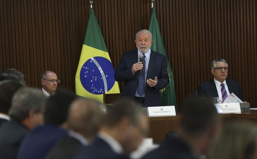 Perdas com ICMS: “Vamos ter que discutir”, diz Lula a governadores