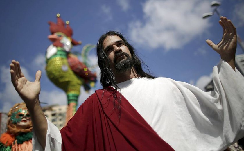 Carnaval de Salvador pode ter multa para fantasias religiosas ofensivas
