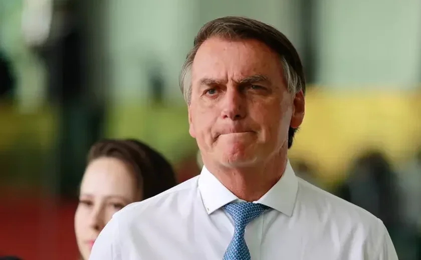 Bolsonaro pede afastamento de Moraes de inquérito sobre golpe