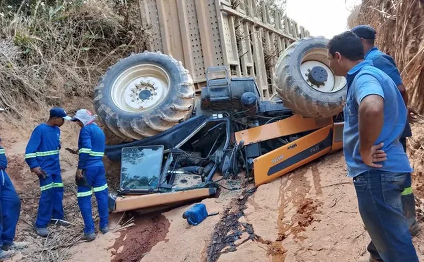 Trator capota em Rio Largo e trabalhador morre após ficar preso às ferragens