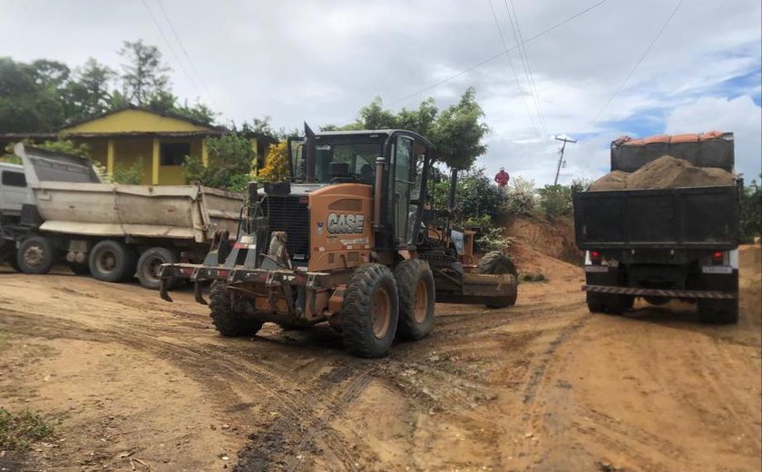 Prefeitura de Santana do Mundaú realiza melhorias nas estradas da zona rural