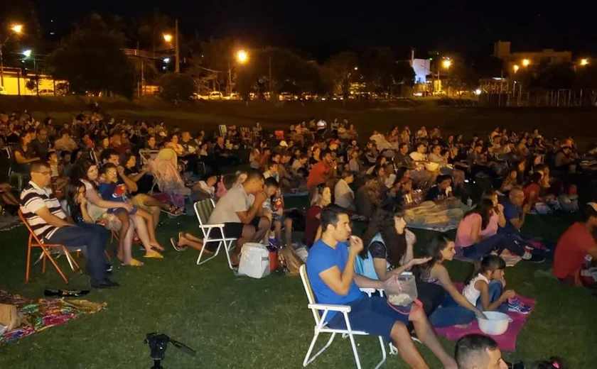 Projeto que leva cinema de graça para municípios chega a Alagoas