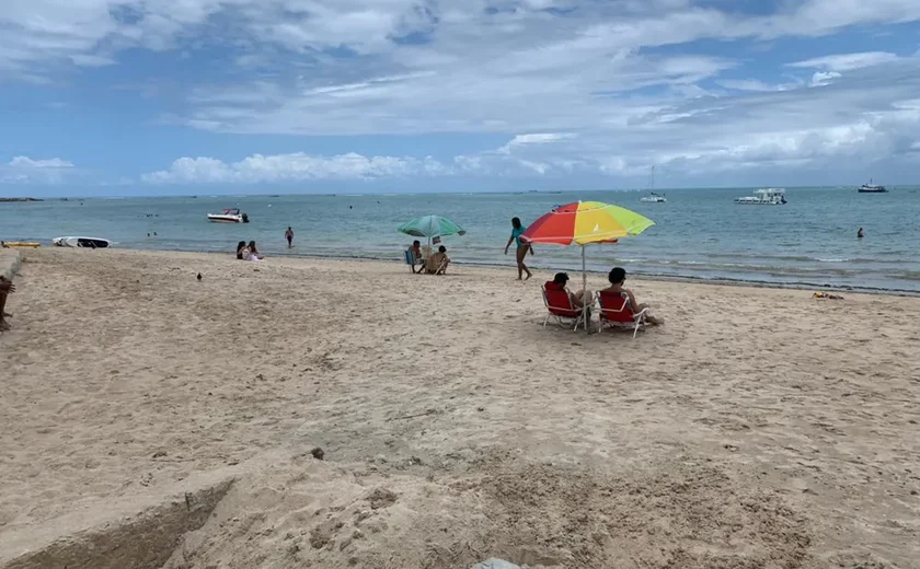 Idoso é preso tomando banho pelado na praia da Ponta Verde, em Maceió