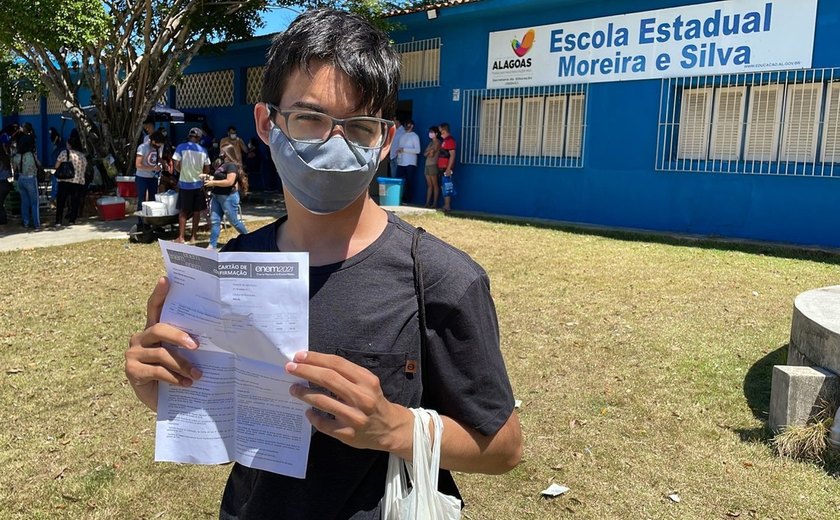 No primeiro dia do Enem, estudantes opinam sobre nível da prova e tema da redação