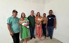 Momento da entrega da casa