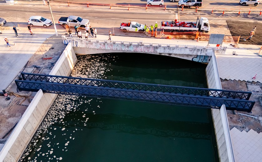 Rodrigo Cunha vistoria avanço das obras do Renasce Salgadinho, que entram na fase final de urbanização