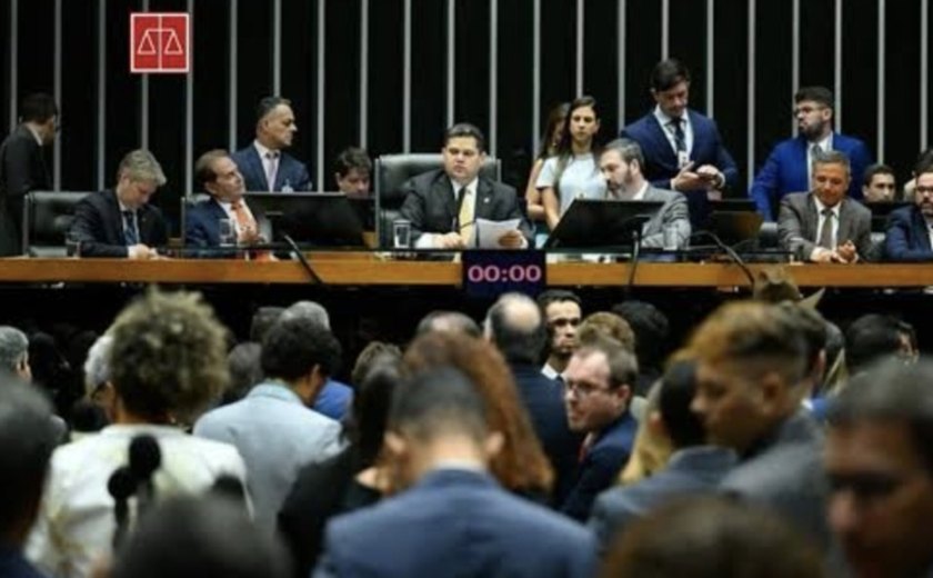 Congresso derruba veto de Lula e reduz pena de condenados pelo 8 de Janeiro