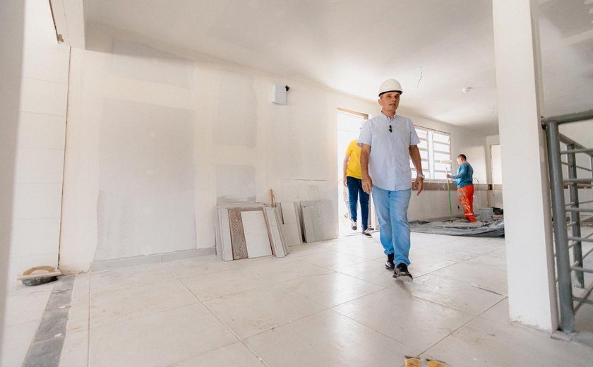 Prefeito sinaliza obra avançada da CISP 3 em União dos Palmares