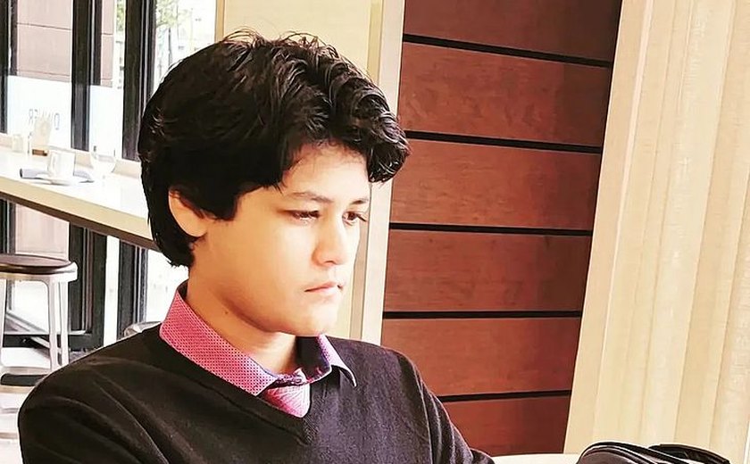 Adolescente de 14 anos é contratado como engenheiro da SpaceX após se formar na universidade