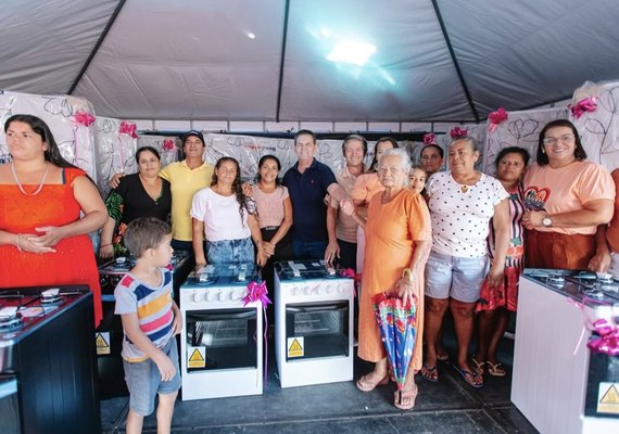 Ibateguara homenageia mães do município com entrega de presentes no Dia das Mães