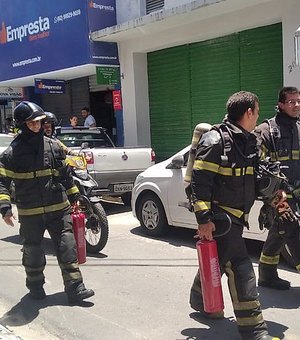 Incêndio atinge ótica, mobiliza bombeiros e assusta população no Centro de Maceió