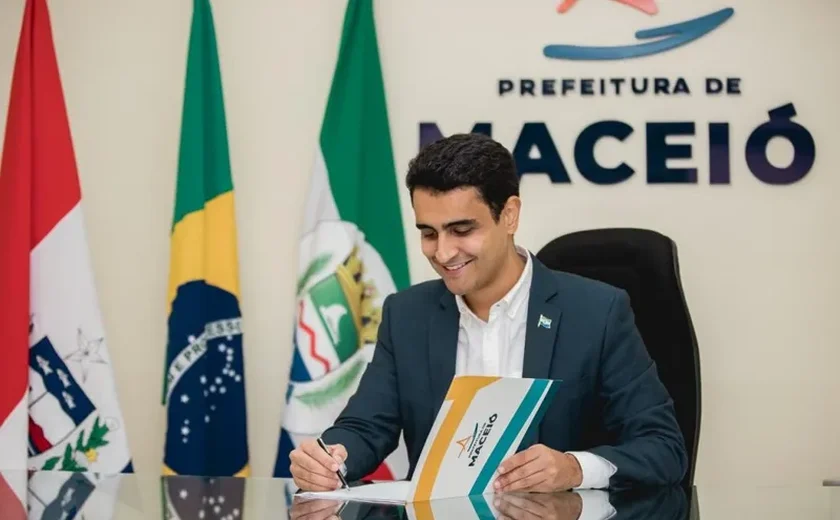 Prefeito JHC anuncia passagem de ônibus gratuita aos domingos em Maceió