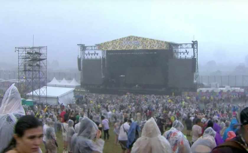 Lollapalooza 2022 é interrompido após forte chuva