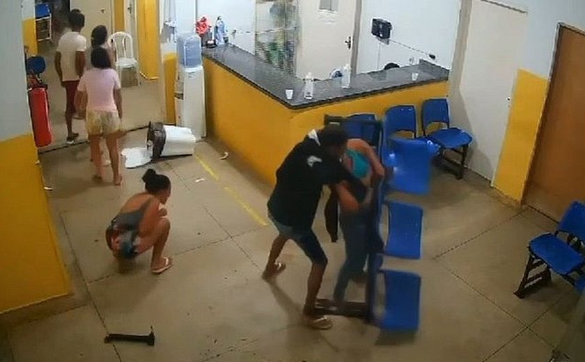 Vídeo: família revoltada com morte de paciente 'destrói' área de recepção de unidade de saúde de AL