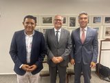 Prefeito Júlio Cezar se reúne com integrantes da bancada alagoana