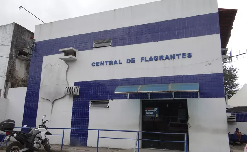 Jovem é amarrado com fios elétricos ao ser flagrado agredindo a própria mãe