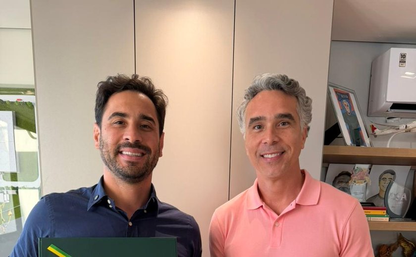 André Castro recebe medalha ‘Prefeitos pela Alfabetização das Crianças’ em razão do trabalho desenvolvido em Santana do Mundaú