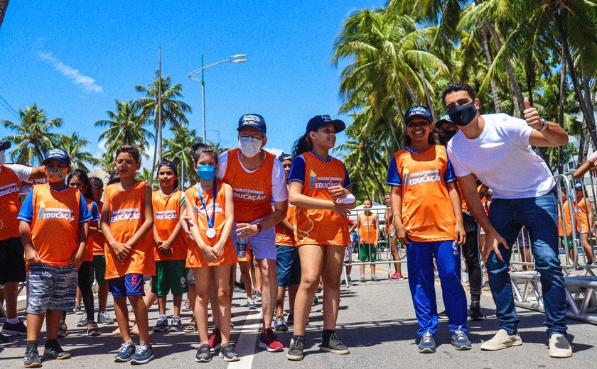 Prefeito JHC acompanha Maratoninha da Educação e destaca incentivo ao esporte