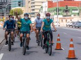 Prefeito JHC entrega ciclofaixa Maceió é Massa que vai funcionar aos domingos na orla marítima