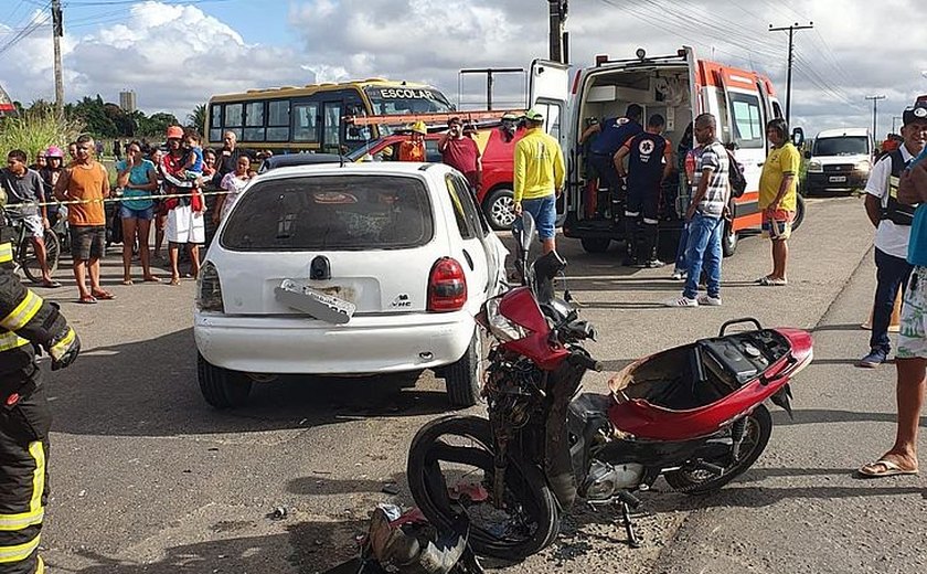 Motociclista se envolve em acidente e atravessa para-brisa de carro na AL-115