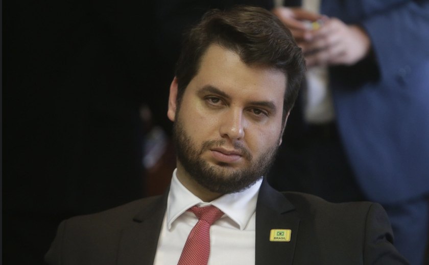 Polícia Federal prende Filipe Martins, ex-assessor de Bolsonaro em ação nacional