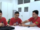 Alunos de escola em Maceió criam caneta adaptada para pessoas com Parkinson: 'Orgulho de saber que a gente pode ajudar'