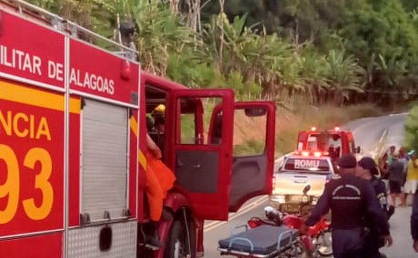 Homem perde o controle da moto e derrapa na subida da Serra da Barriga