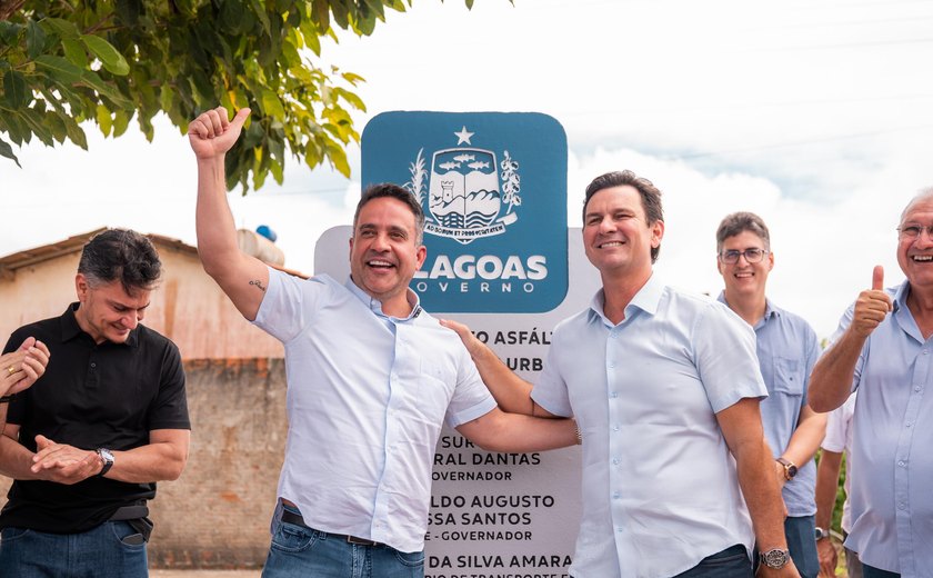 Governador inaugura pavimentação de 25 ruas e anuncia reforma de escolas e construção de creches em Coruripe
