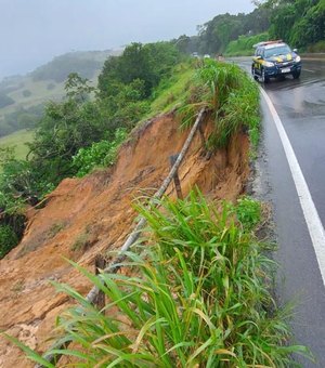 PRF aponta risco iminente de desabamento na BR-316, em Satuba