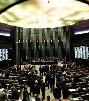 Deputados gastaram R$ 11,6 mi no 1º semestre com serviço que Câmara oferece de graça