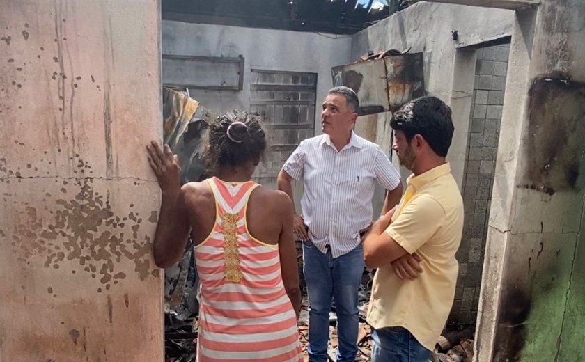 Em União, Kil e Junior Menezes amparam senhora afetada por incêndio em sua residência